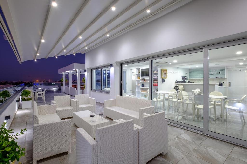 Art & Wine Studios and Apts photo