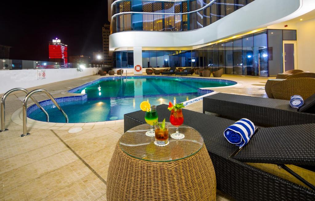 Swimming pool