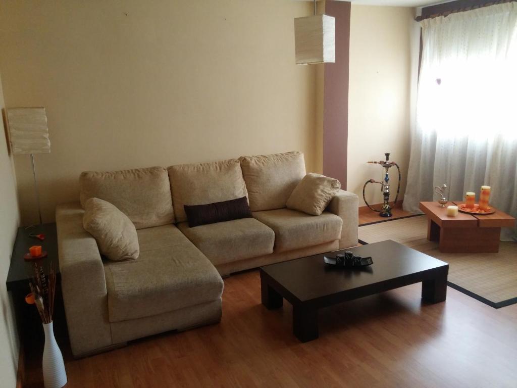 Piso céntrico, amplio, luminoso y familiar, con garaje según disponibilidad - 3