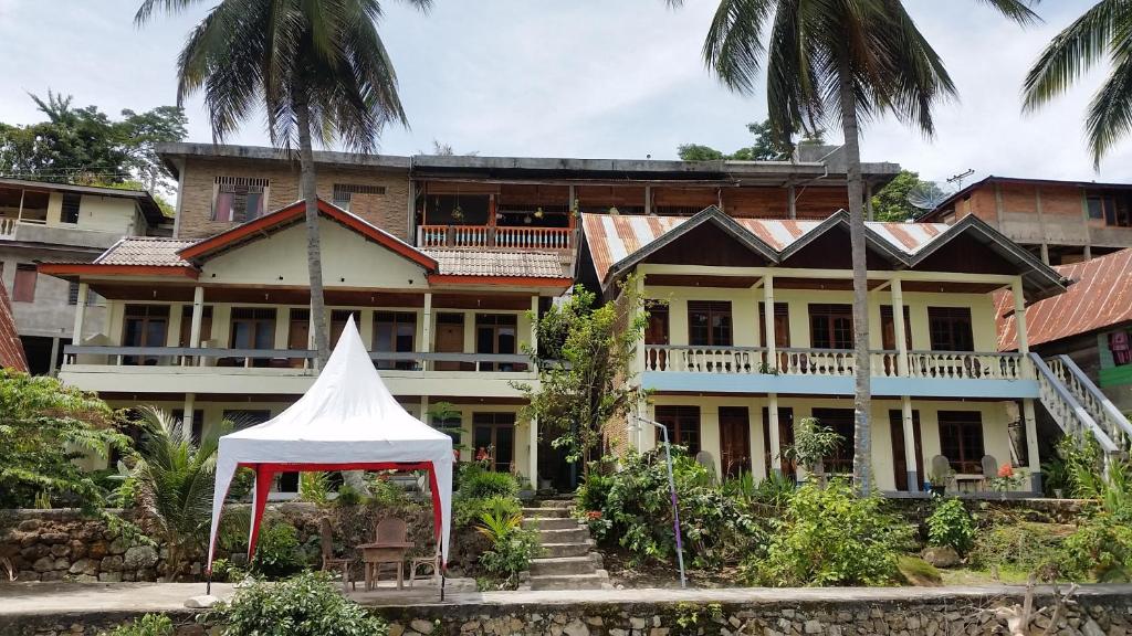 Sibayak Guesthouse — Hotel in Samosir