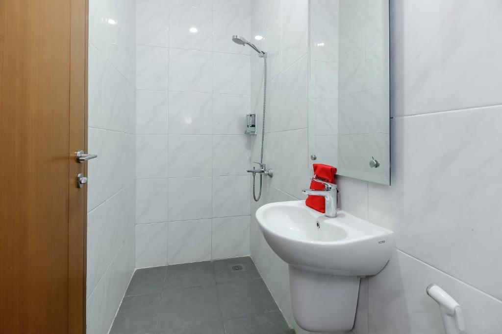 RedDoorz Plus near Tebet photo
