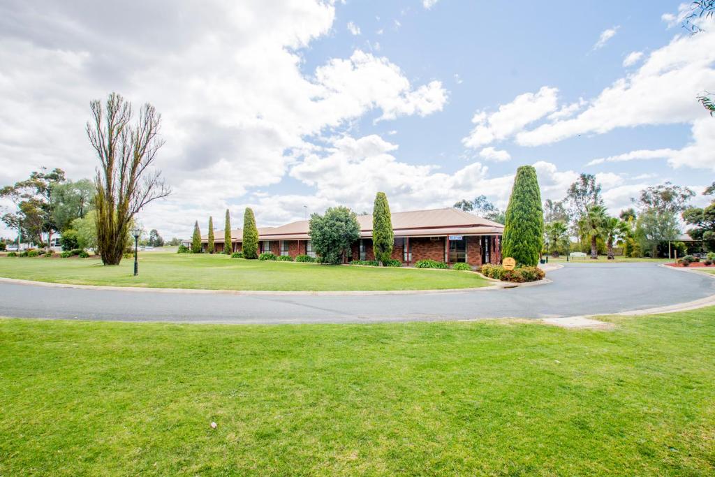Sportslander Motor Inn — Hotel in Moama
