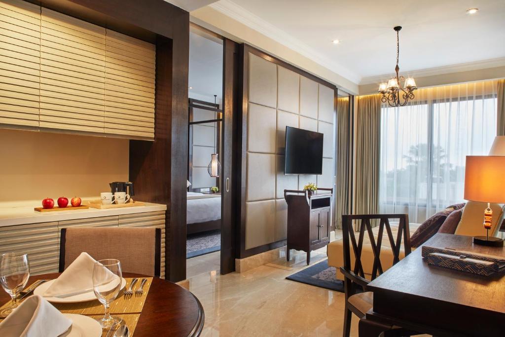 Jambuluwuk Oceano Seminyak Hotel