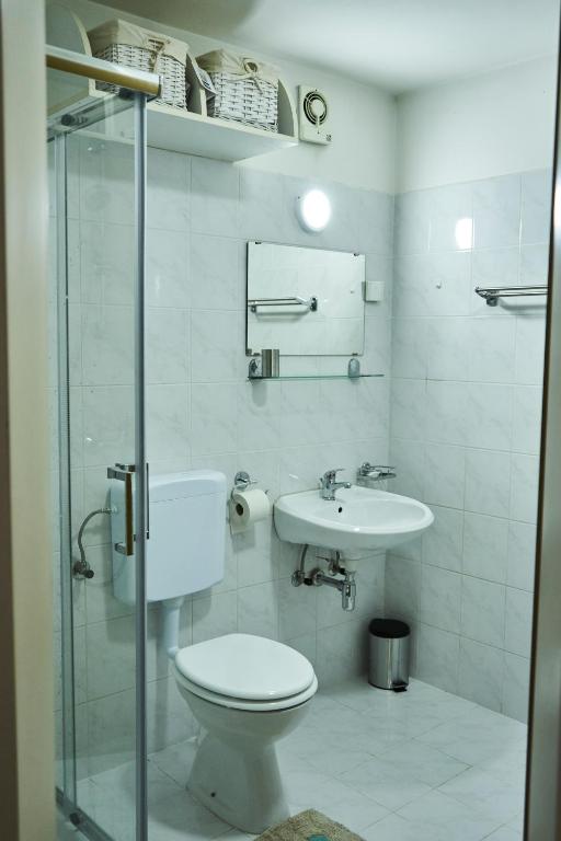 Modern apartment in the center of Ankaran photo