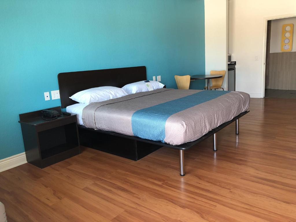 Motel 6-Houston, TX - North photo