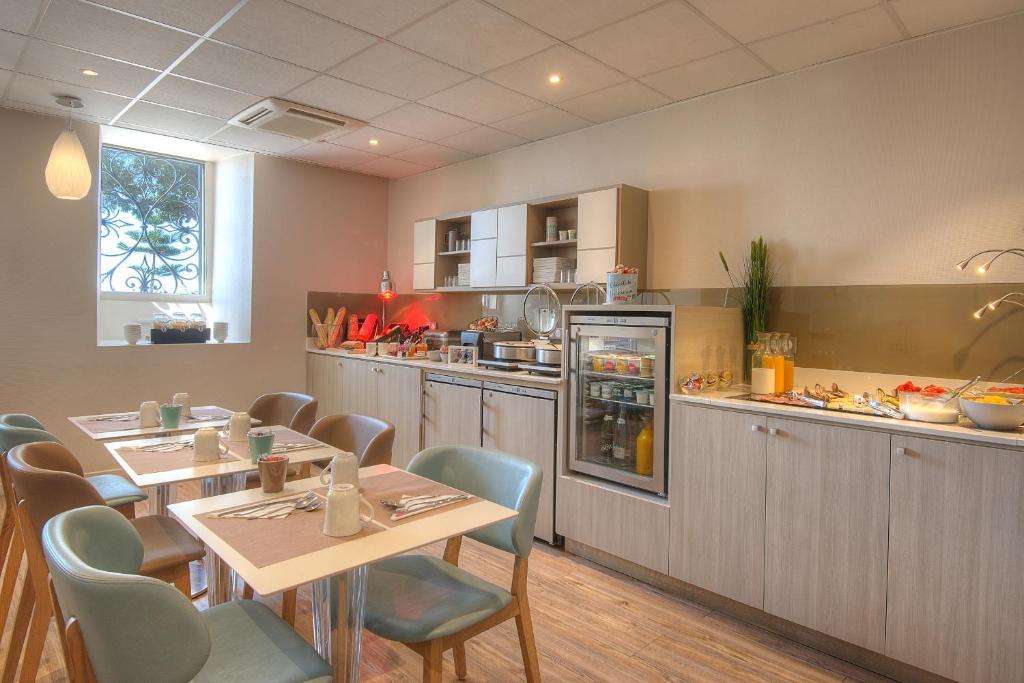 Mercure Nice Marche aux Fleurs Hotel