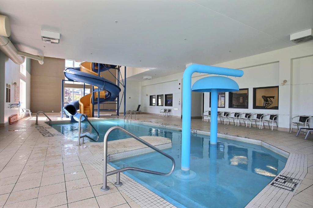 Super 8 By Wyndham Lachenaie/Terrebonne Photo 3