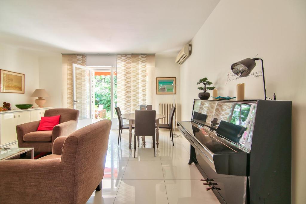 Cannes Film Festival Beach Apartment - 5