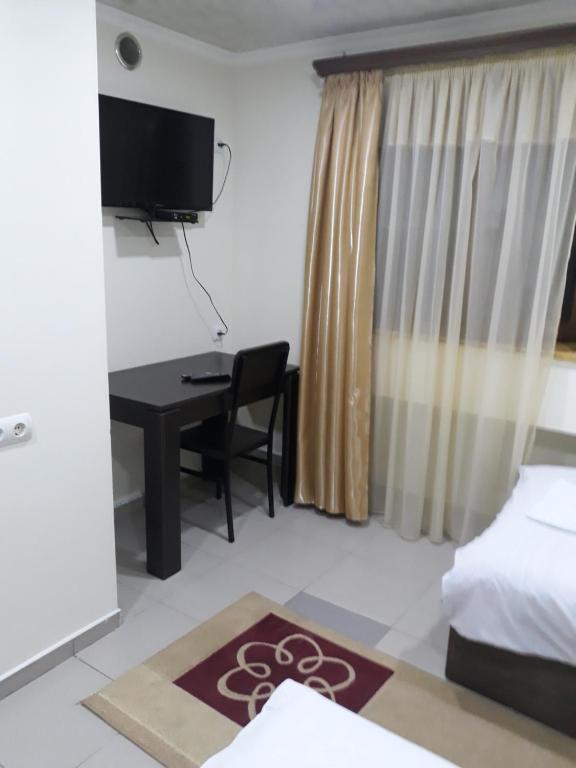 Shared lounge/TV area