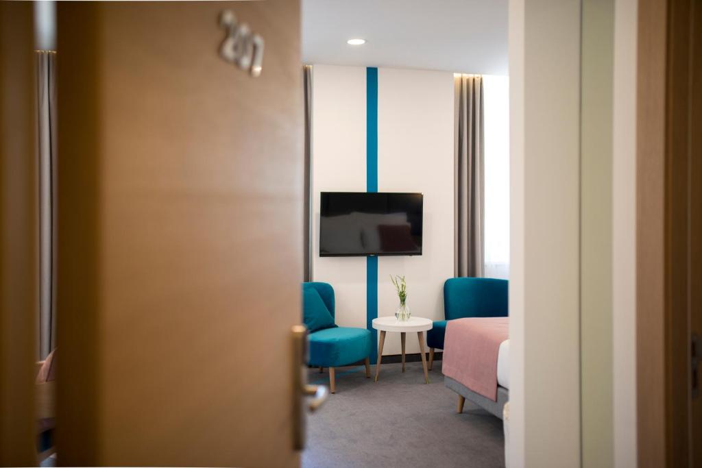 City Nest Modern & Cozy Suites photo