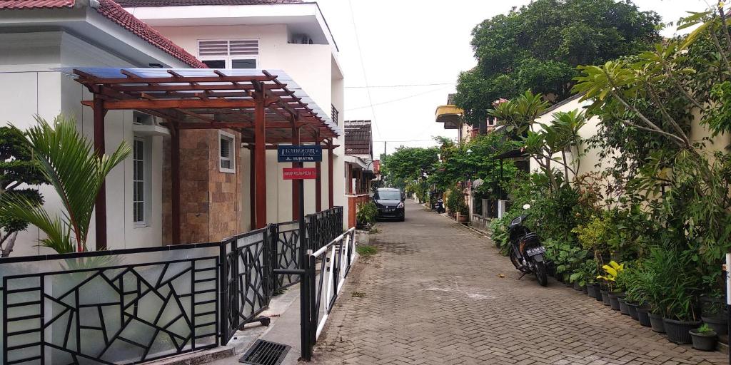 オマ インアップ D24 シャリア ニア ウニベルシタス アイシャ ヨグヤカルタ ミトラ レッドドアーズ (Omah Inap D24 Syariah near Universitas Aisyiah Yogyakarta Mitra RedDoorz) エントランス