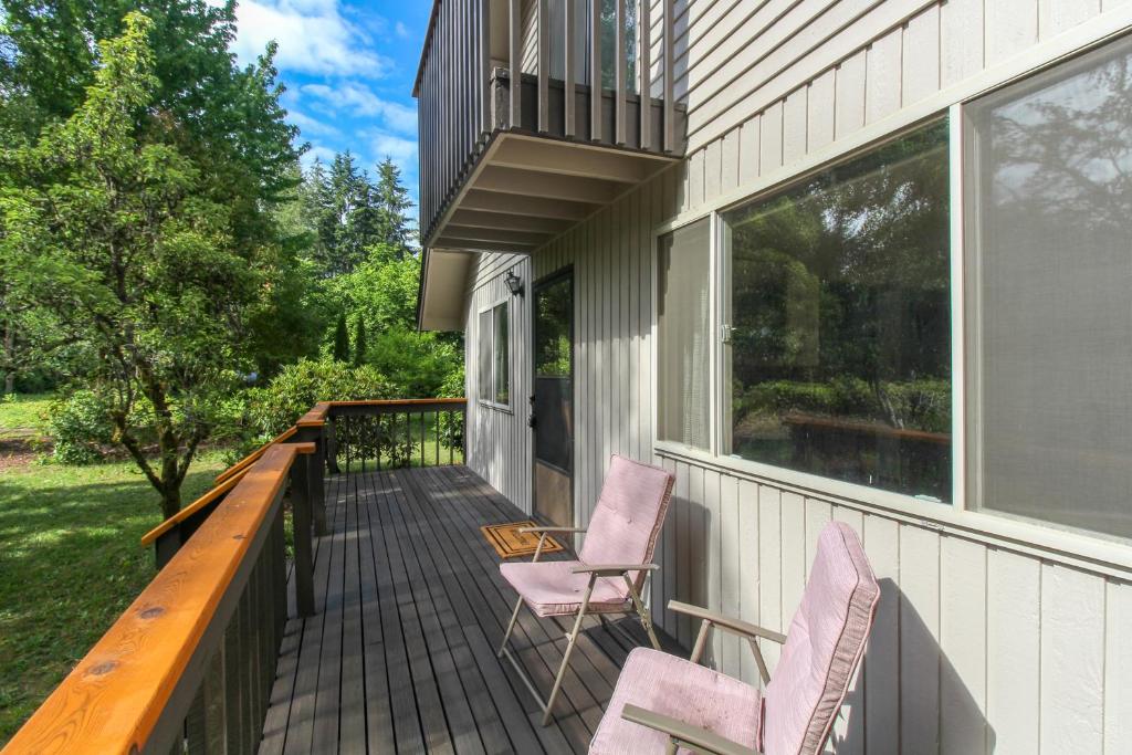 Bainbridge Tranquility, Madrona Heights