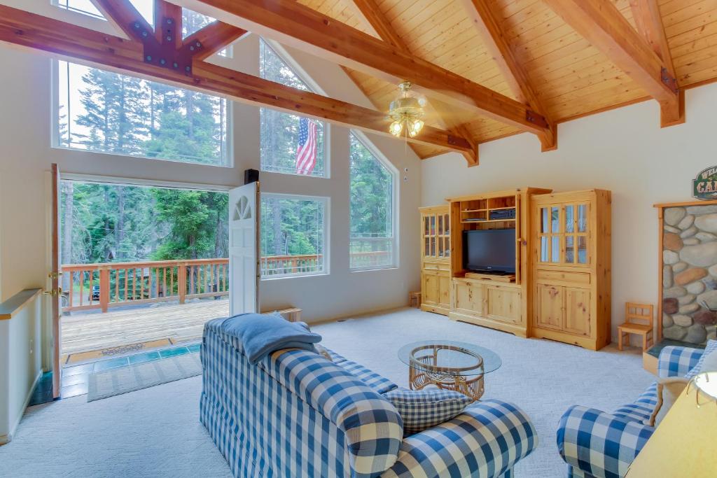 Roslyn Chalet in Ronald reviews, prices of Hotels