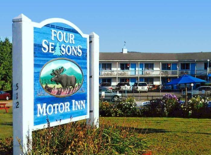 Four Seasons Motor Inn — Hotel in Carroll (NH)