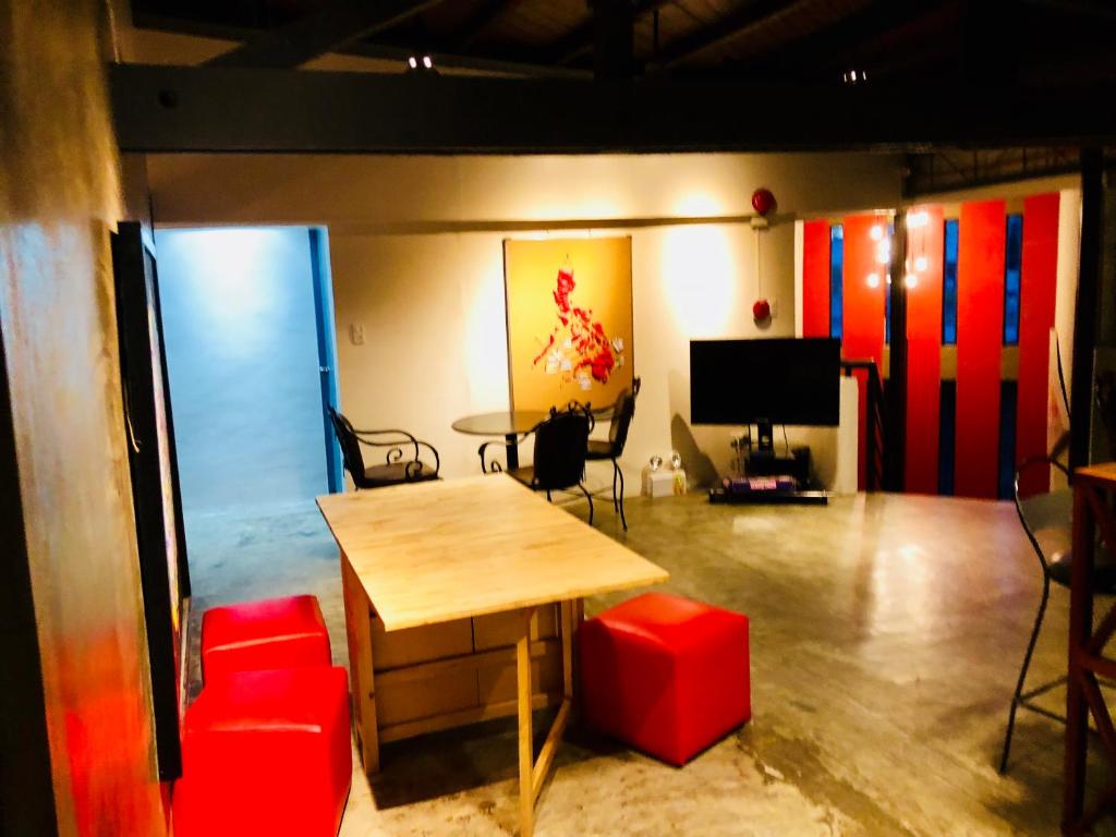 Shared lounge/TV area, Hometown Hotel Bacolod in Bacolod (Negros Occidental)