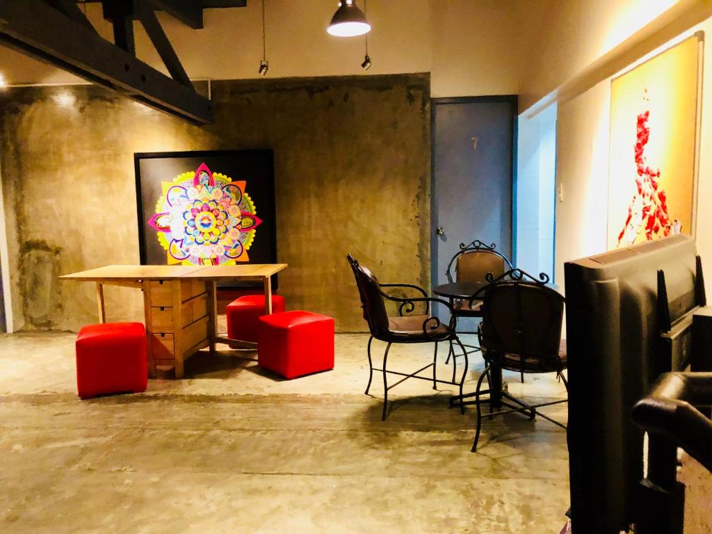 Shared lounge/TV area, Hometown Hotel Bacolod in Bacolod (Negros Occidental)