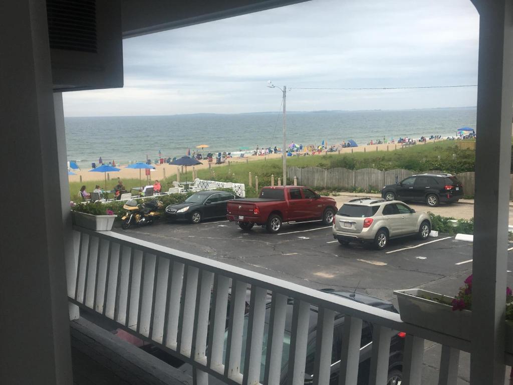 Sandpiper Beachfront Motel photo