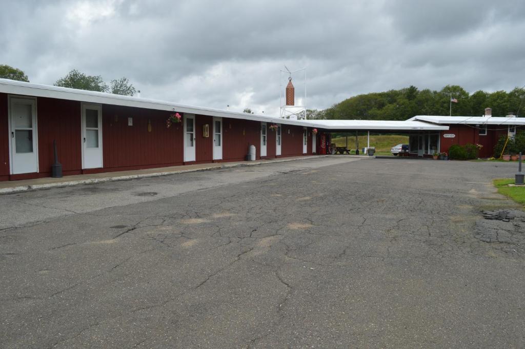 Copper Lantern Motor Lodge photo