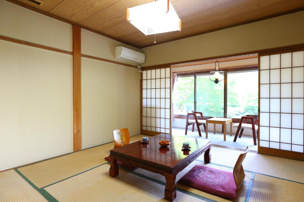 Main Building - Economy Japanese-Style Room with Shared Bathroom - Non-Smoking