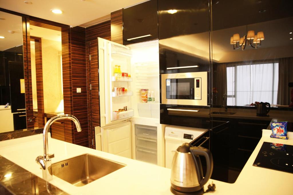 Kitchen, Checkinn International Apartment (GuangZhou PaZhou Poly World Trade Branch) in Guangzhou