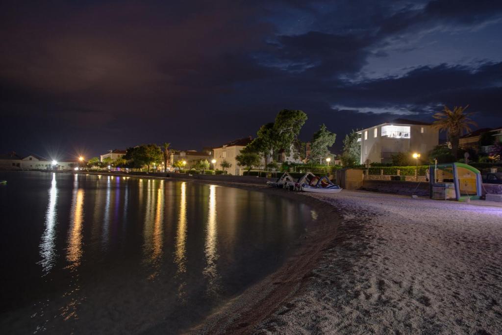 Beachfront Apartments Don photo
