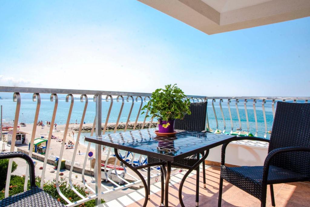 Beachfront Apartments Don photo