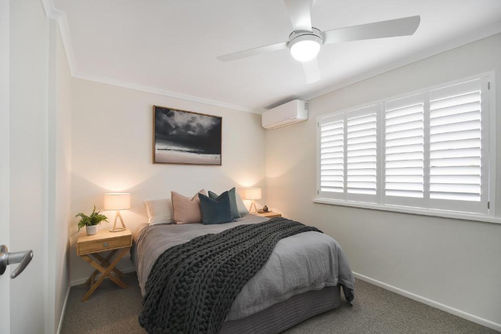 Renovated Moololaba Unit 100m To Beach photo