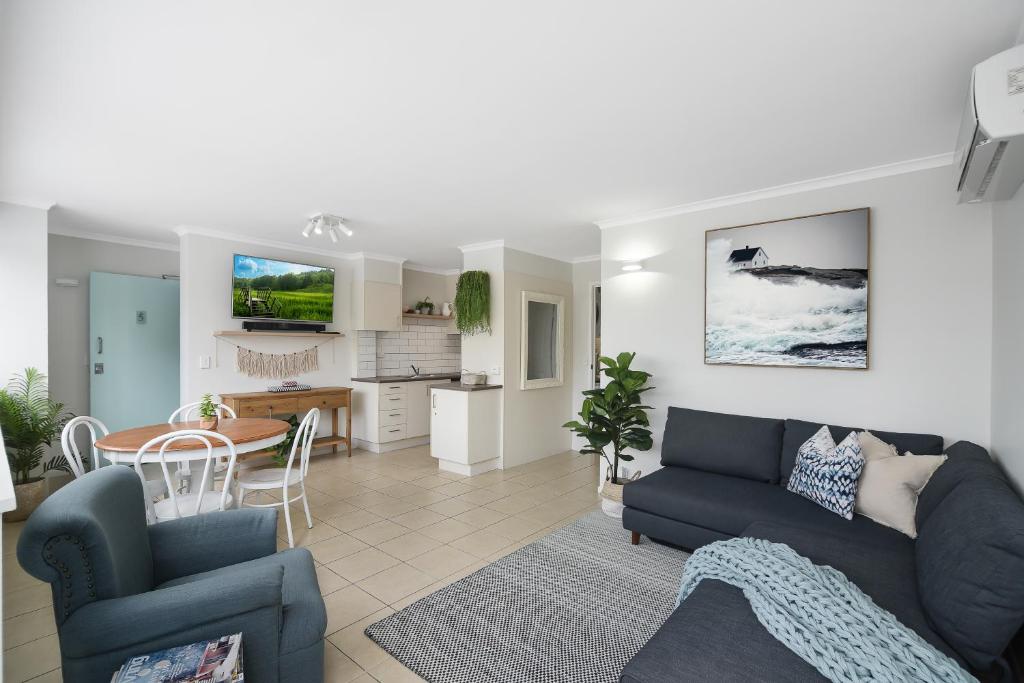 Renovated Moololaba Unit 100m To Beach — Hotel in Sunshine Coast