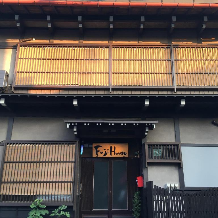 Fuji House — Hotel in Takayama