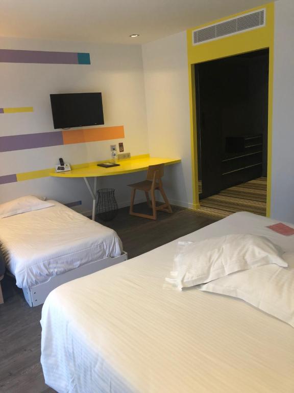 Hotels Montreuil Juigne 49460 Viamichelin Hotel Trouvez Un Hotels Montreuil Juigne 49460 Viamichelin Hotel Trouvez Un