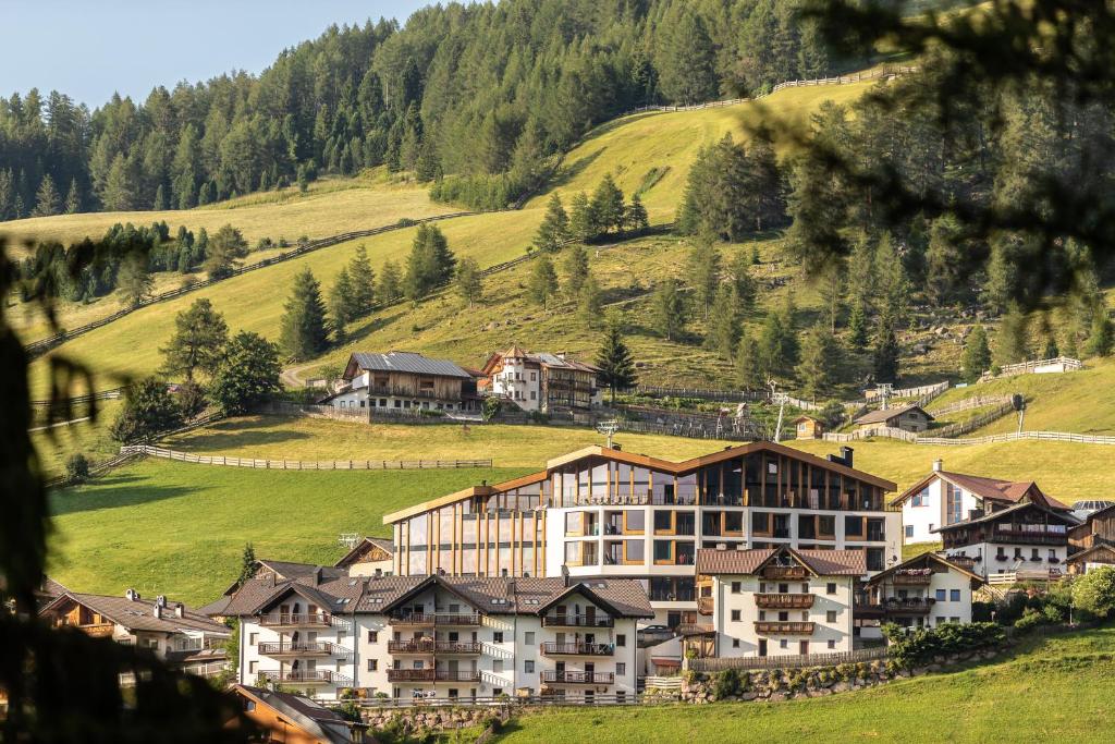 The Panoramic Lodge — Hotel in Sarentino