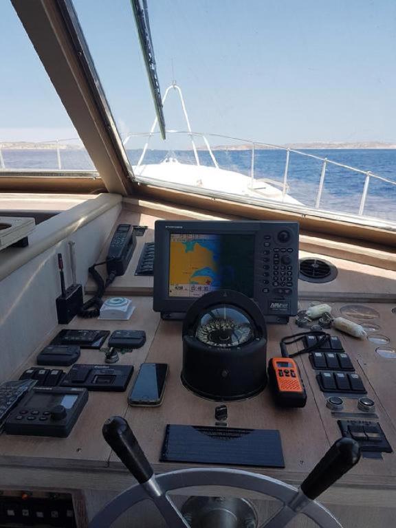 Johnny M Yacht photo