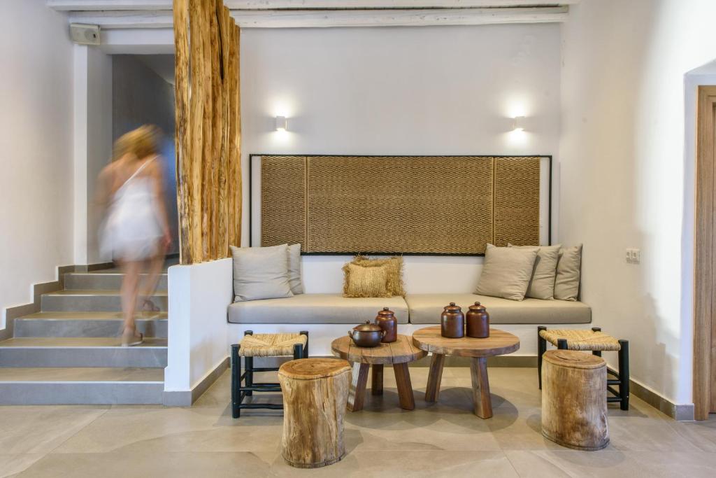 Shared lounge/TV area