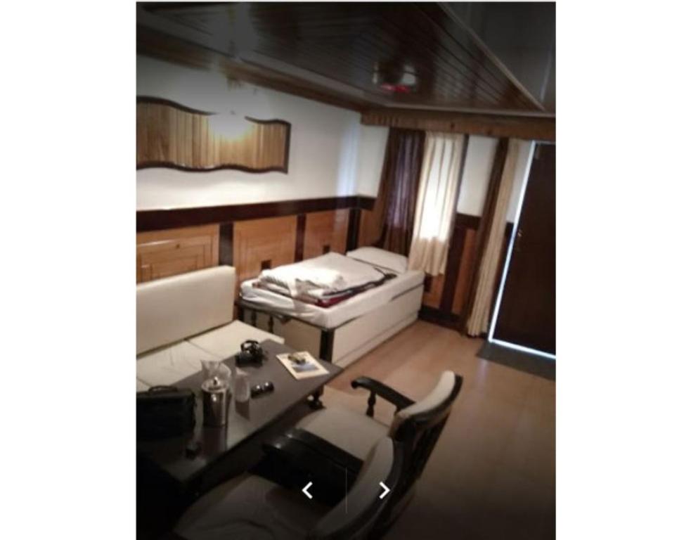 Deluxe Lake Facing Stay In Nainital photo