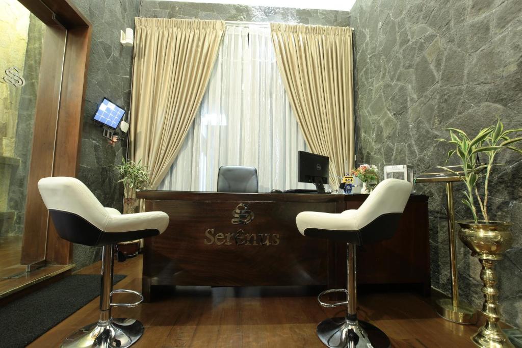 Front desk [24-hour]