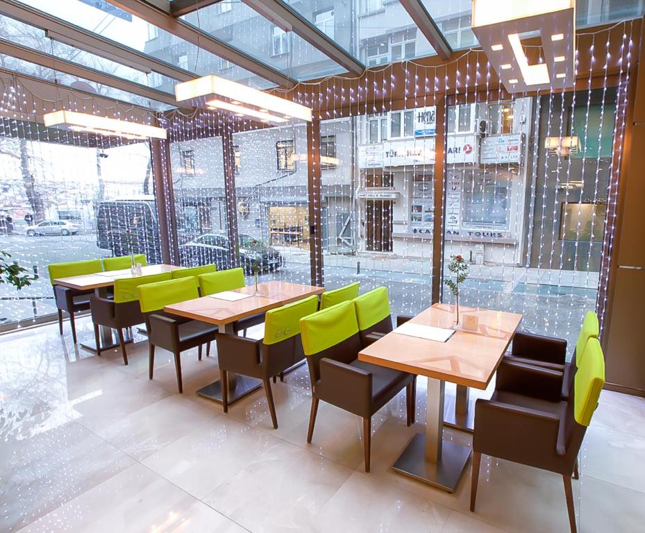 Pub/Lounge