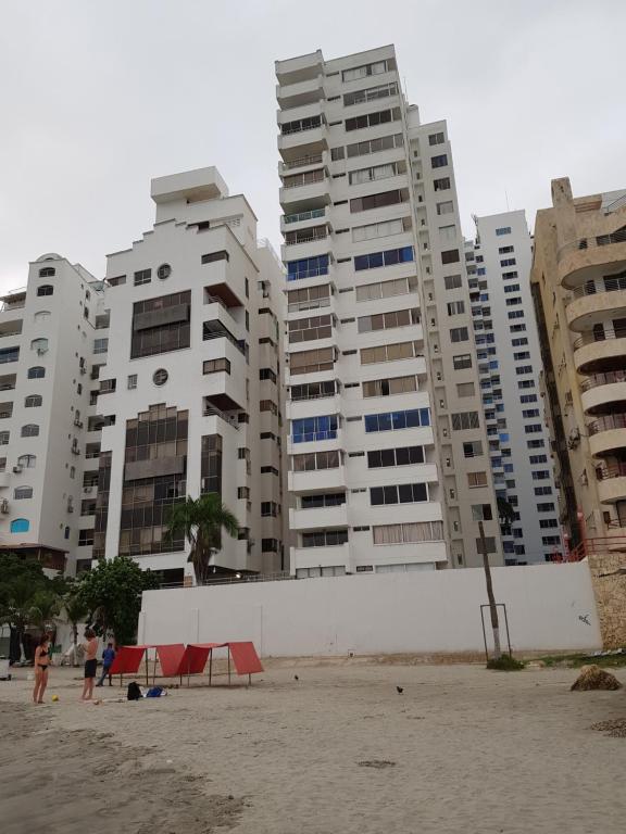 Espectaculares Vistas, Edificio Nautilus, Barrio El Laguito. photo