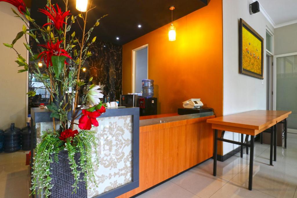 Restaurant, Chiaro Hotel Syariah in Surabaya