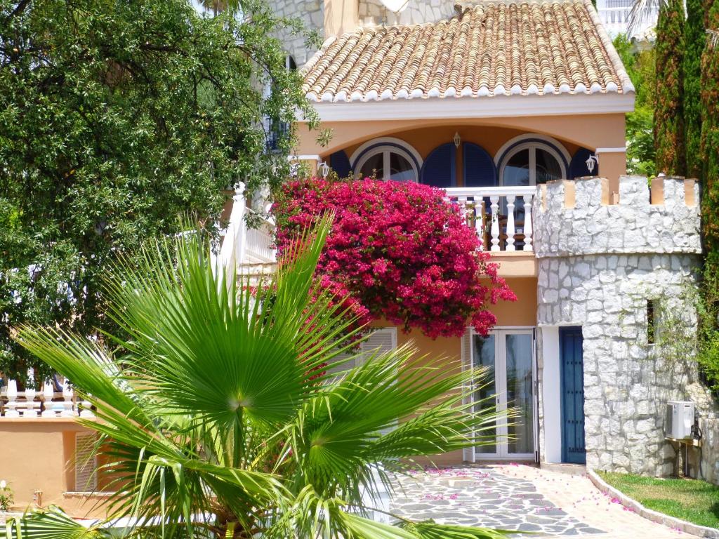 La Perla de Torrenueva — Hotel building in Mijas, Andalusia