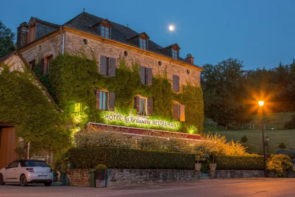 Logis Hôtel Restaurant La Brasserie，位于Treignac的酒店