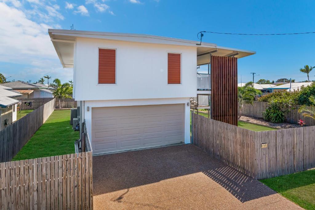 3 Bedroom home near the airport — Hotel in Townsville