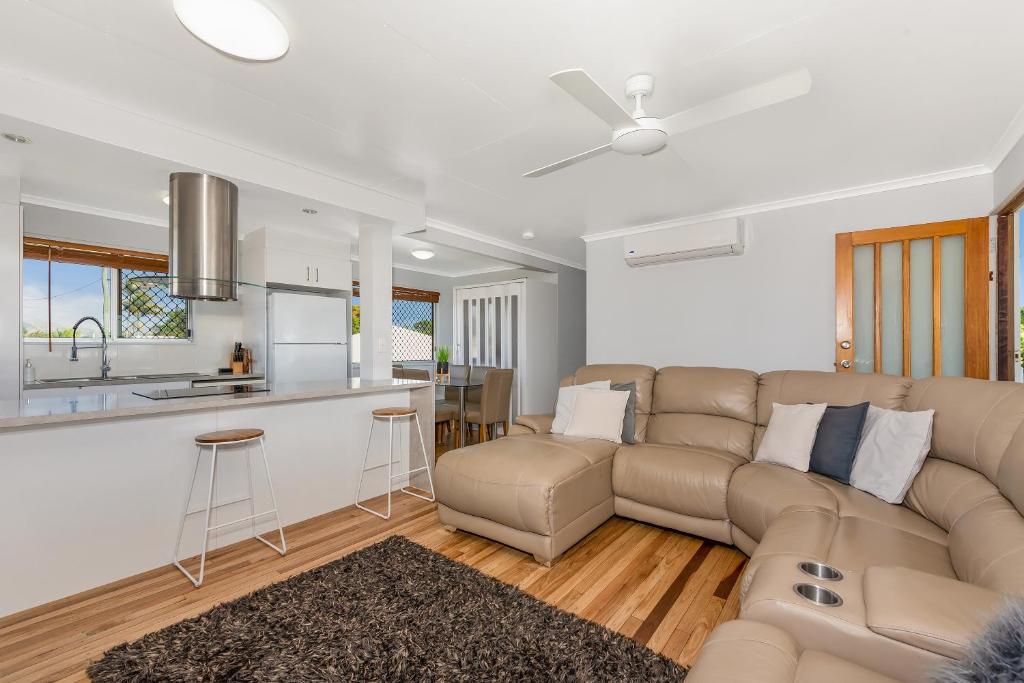 3 Bedroom home near the airport photo