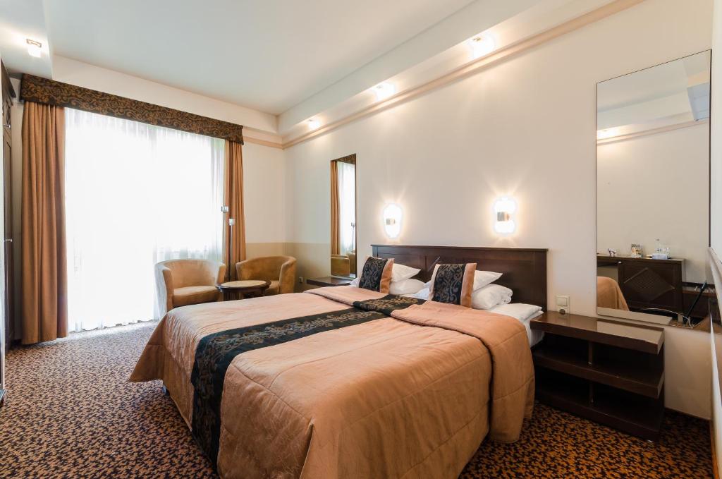 Hunguest Hotel Apollo photo