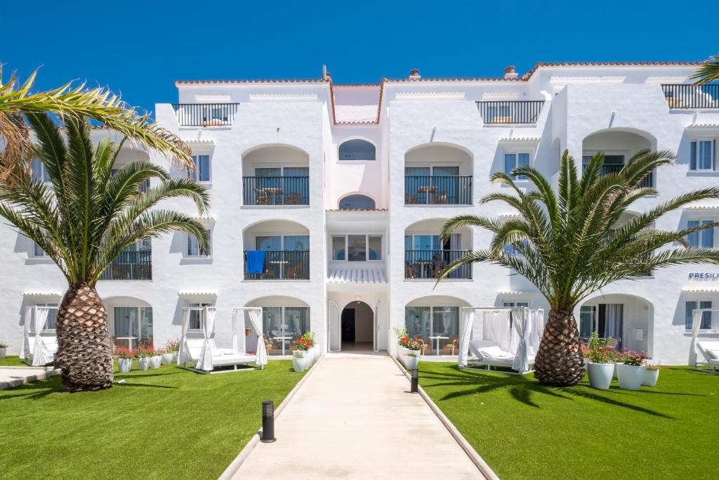 FERGUS Style Carema Beach — Hotel building in Cala'n Bosch, Balearic Islands