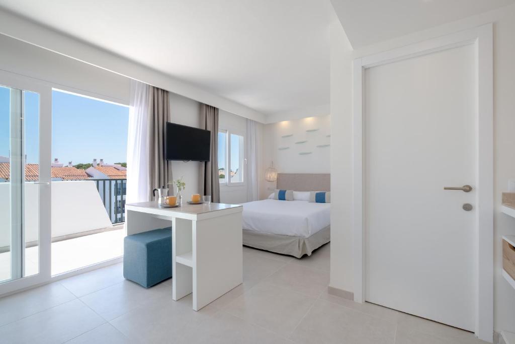 FERGUS Style Carema Beach — Hotel rooms in Cala'n Bosch, Balearic Islands