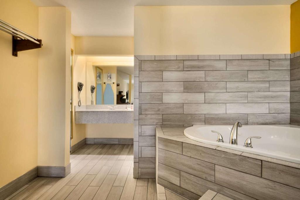 Travelodge by Wyndham Unadilla photo