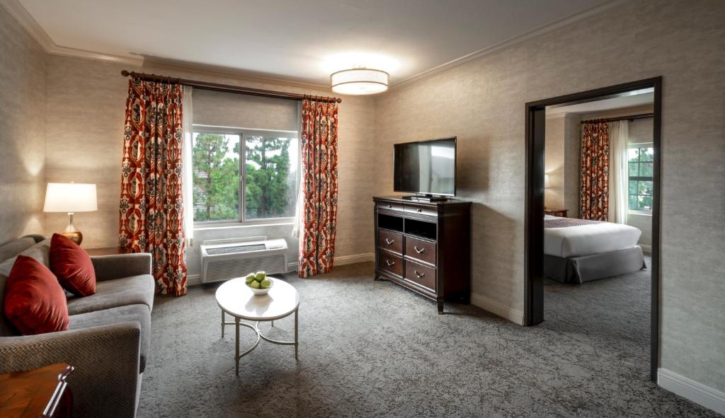 Ayres Hotel And Suites Costa Mesa/newport Beach Photo 1