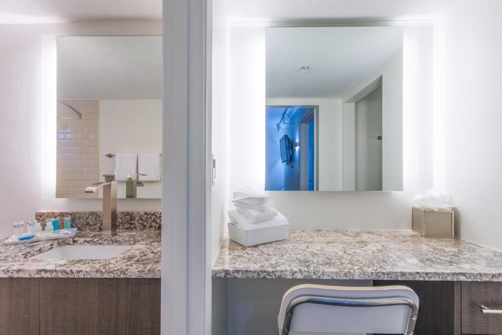 Hibiscus Suites - Sarasota photo