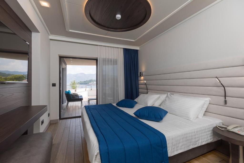 RMH Lazure Luxury Apartments photo