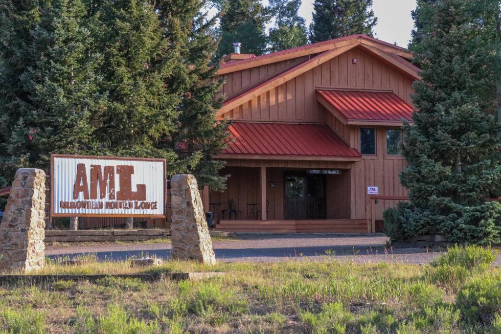 Arrowhead Mountain Lodge — Hotel in Cimarron